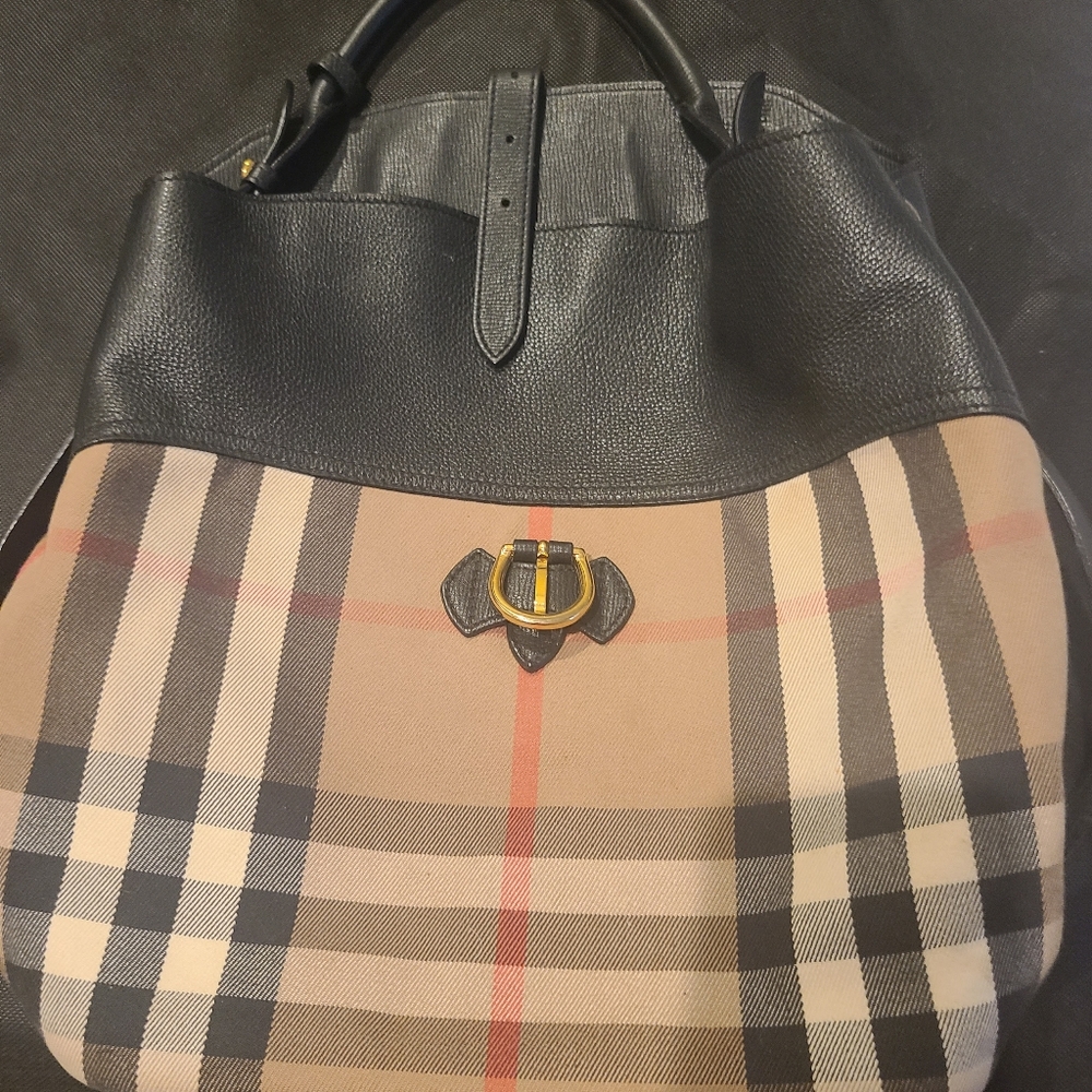 Authentic Burberry Purse - Picture 2 of 3